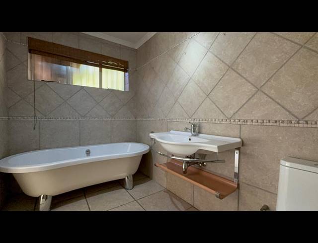 5 BEDROOM HOUSE FOR SALE IN SELCOURT